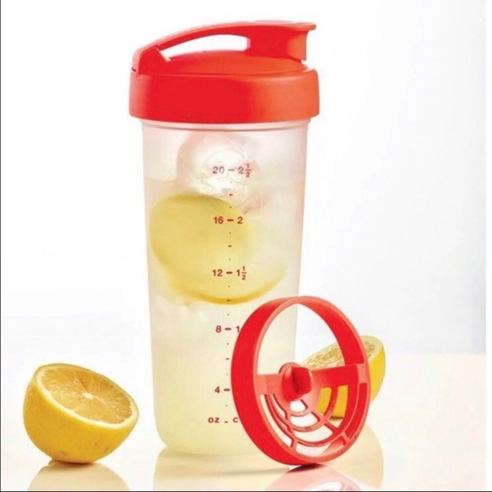 Tupperware Quick Shake Container.